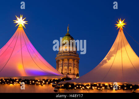 Deutschland, Berlin, Gendarmenmarkt, Weihnachtsmarkt, Kuppel, Dämmerung, Beleuchtung, Stockfoto