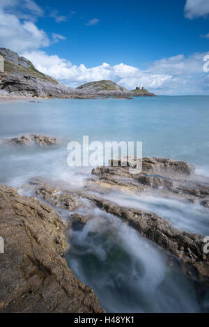 Murmelt Leuchtturm und Armband Bucht auf der Halbinsel Gower, Swansea, Wales. (August) im Sommer 2014. Stockfoto