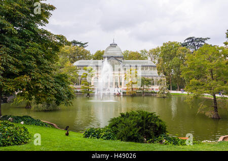 Crystal Palace (Palacio de Cristal). Glas und Metall-Struktur befindet sich in Buen Retiro Park, Madrid, Spanien. Stockfoto