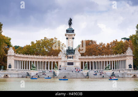 Das Denkmal für König Alfonso XII befindet sich in Buen Retiro Park (El Retiro), Madrid, Spanien. Stockfoto