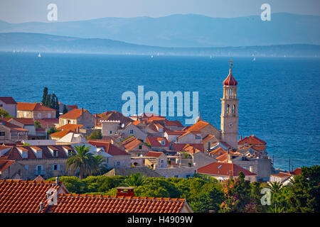 Skyline-Blick Stadt Sutivan, Insel Brac, Kroatien Stockfoto
