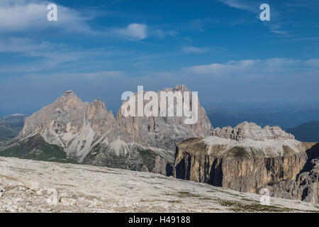 Berggruppe der Langkofel (Langkofel) und Piz Ciavazes aus Sass Pordoi, Dolomiten, Italien Stockfoto