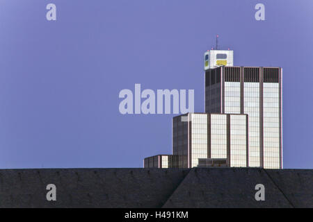 Deutschland, Nordrhein-Westfalen, Düsseldorf, Gebäude, Deutsche Rentenversicherung, Abend, Stockfoto