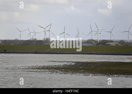 Deutschland, Niedersachsen, Ostfriesland, Küste, Windpark, Windkraftanlagen, Deich, Meer, Stockfoto