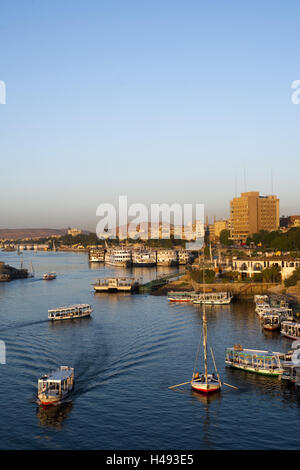 Ägypten, Aswan, Blick auf die Stadt in den ersten Katarakt, Stockfoto