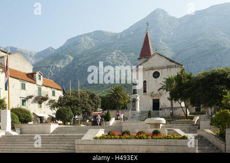 Kroatien, Dalmatien, Makarska Riviera, Makarska, Platz Kacic im historischen Stadtzentrum, Denkmal für den Schriftsteller Andrija Kacic Miosic, Stockfoto