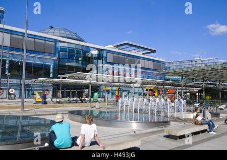 Kugel-Haus auf dem Wiener Platz, tram Stop, Dresden, Sachsen, Deutschland, Stockfoto