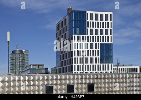 Modernes Geschäftshaus und Wohnhaus an der Donnersbergerbrücke in München Stockfoto
