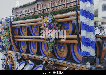 Bier-Fahrzeug auf dem Oktoberfest in München, Stockfoto