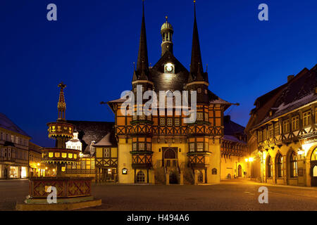 Deutschland, Sachsen-Anhalt, Harz, Wernigerode, Rathaus, Nacht, Beleuchtung, Stockfoto
