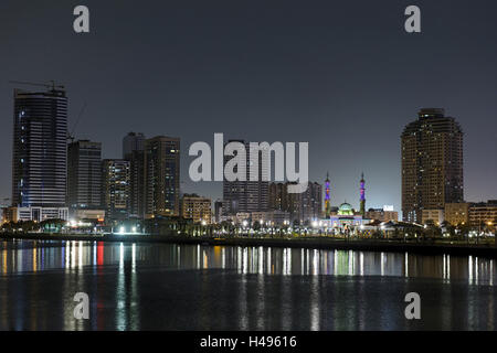 Skyline von Sharjah Light Festival, Emirat Sharjah, Vereinigte Arabische Emirate, Arabische Halbinsel, Naher Osten, Asien, Stockfoto