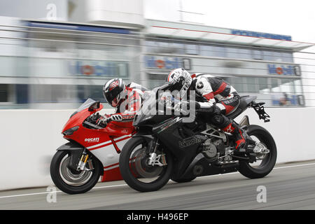 Motorsport, Motorradfahrer, 2 Serie, Bimota Millenovantotto, Ducati Desmosedici RR, Edelmetall, Italienisch, Rennstrecke, bewegen, Stockfoto