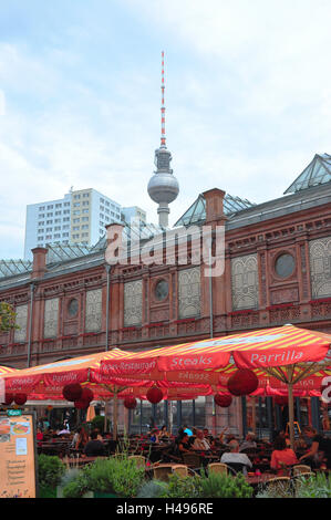 Deutschland, Berlin, Mitte, Stadt Eisenbahn Station, Ferse Schere Markt, Stadt-Bahn-Viadukt, Straßencafé, Stockfoto