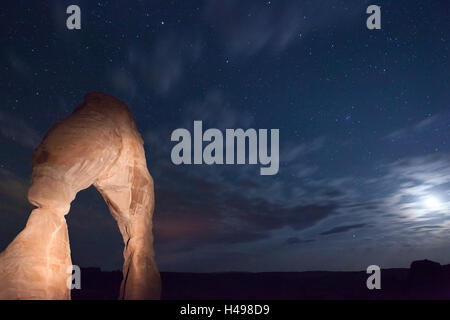 USA, Utah, Arches-Nationalpark, Delicate Arch, Nachtaufnahmen, Mondlicht, Stockfoto