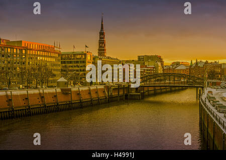 Deutschland, Hamburg, Hafen, Speicherstadt, Kanal, Zollkanal, St. Katharinen-Kirche Stockfoto