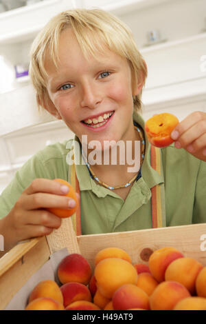 Junge, Küche, Aprikosen, Essen, Stockfoto