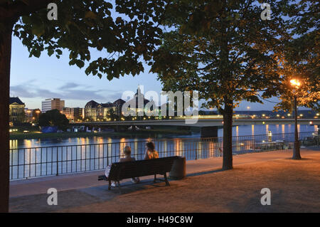 Die Brühlsche Terrasse, Elbe-Ufer, Dämmerung, Dresden, Sachsen, Deutschland, Stockfoto
