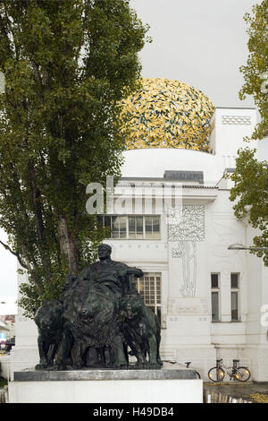 Österreich, Wien, vor dem Gebäude der Secession, die Bronzestatue Marcus Antonius von Arthur Strasser, Stockfoto