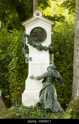 Österreich, Wien, Zentralfriedhof, zum Grab der Autor Ludwig Anzengruber 1839-1889, österreichischer Autor, Stockfoto