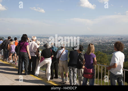 Österreich, Wien, kahlen Berge, touristischen Blick von der Terrasse auf das Wiener Becken, Stockfoto