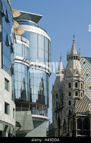 Österreich, Wien, Raum Stephans, Fassade das Haas-Haus, entworfen von den Architekten Hanses Hollein Ecken Raum Stephans / Graben, beherbergt das Hotel "Th und Co." Stockfoto