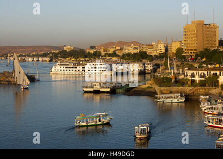 Ägypten, Aswan, Blick auf die Stadt in den ersten Katarakt, Stockfoto