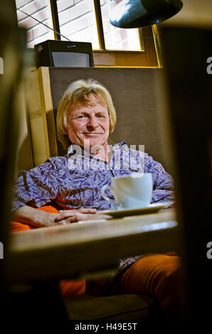 Deutschland, Hamburg, Eimsbüttel, kultige bar "Villa Im Park", Chef Kai-Jo Stockfoto