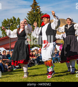 Trailng der Schafe Festival, Oinkari Baskisch Tänzerinnen Folklife Messe, Hailey und Sun Valley, Idaho, USA Stockfoto