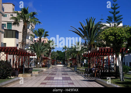 Spanien, Kanarische Inseln, Insel Teneriffa, La Galletas, Palmen, Sonnenschein, Fußgängerzone, den Kanarischen Inseln, Insel, Teneriffa, Promenade, Ruhestätte, Person, Tourist, Häuser, Heringe, Spaziergang, Himmel, blau, Stockfoto