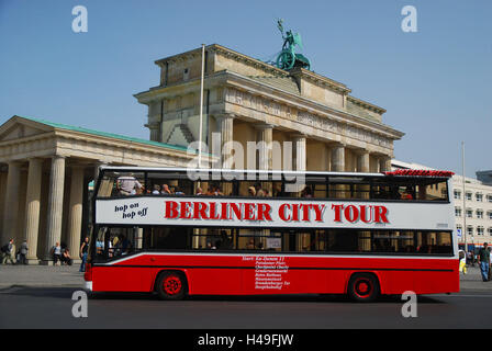 Deutschland, Berlin, Brandenburger Tor, sightseeing Bus, Hauptstadt, Stadt, Berlin Mitte, Wahrzeichen, Ort von Interesse, Bus, Stadtführung, Tourismus, Tour-bus, Dopperldecker, rot, Stadtrundfahrt, Stadtführung, Stadt Besichtigung, Stockfoto