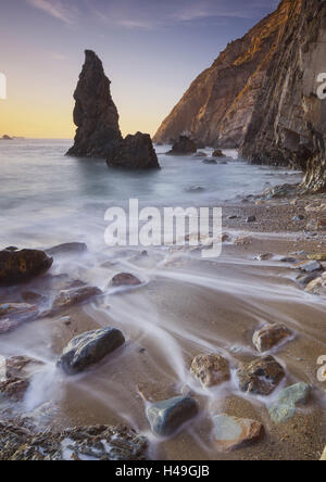 Schwellen Sie in Playa del Silencio, Costa Verde, Asturien, Spanien, Stockfoto