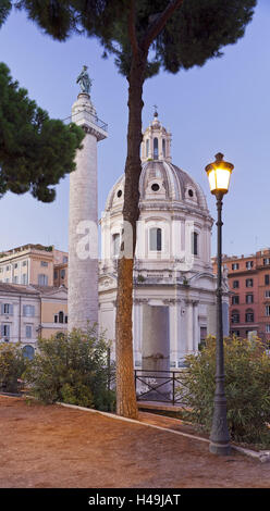 Trajanssäule, Kirche SS Nome di Maria, Rom, Latium, Italien, Stockfoto