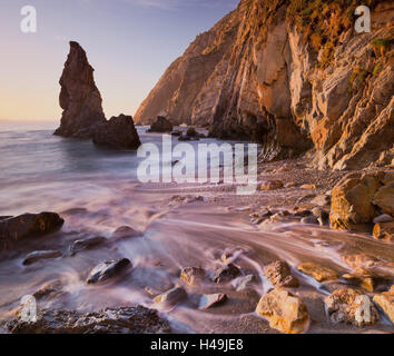 Schwellen Sie bei Playa del Silencio, Costa Verde, Asturien, Spanien, Stockfoto