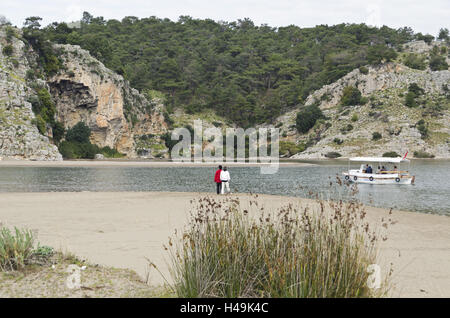 Türkei, Südwestküste, Provinz Mugla, Dalyan, Dalyan Delta, Iztuzu Strand, Boot, Tourist, Landschaft, Flussdelta, Binsen, Strand, Berg, Boot, Person, Gewässer, Delta, Stockfoto