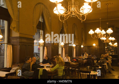 Österreich, Wien, Gumpendorferstrasse 11, Café Sperl, gründet im Jahre 1880 in der Ringstraße-Stil, Stockfoto