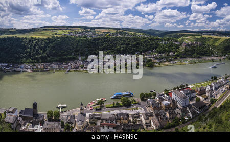 Deutschland, Rheinland-Pfalz, obere Mittelrhein-Tal, Loreleystadt St. Goarshausen, lokale Anzeigen von St. Goarshausen und St. Goar mit Burg Rhein Gallenflüssigkeit aus den Blick auf das drei-Schloss, Stockfoto