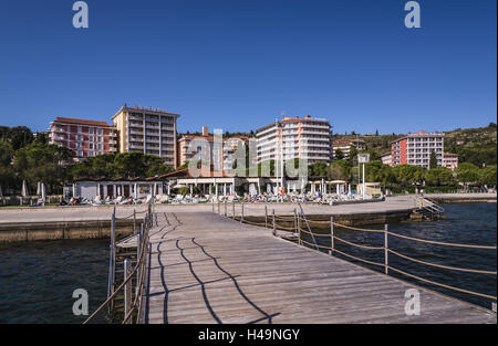 Slowenien, slowenische Riviera Portoroz, Uferpromenade mit Hotellinie, Stockfoto