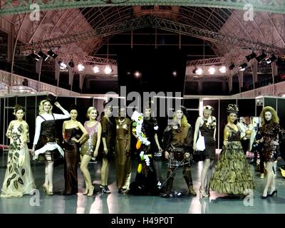 London, UK. 13. Oktober 2016. Schokolade London Fashion Show 2016, London, UK Credit: Nastja M/Alamy Live News Stockfoto