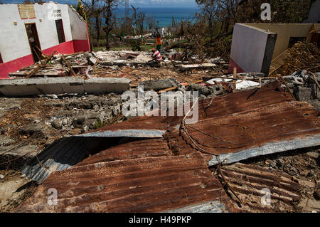 JEREMIE, Haiti. 11. Oktober 2016. Bild zur Verfügung gestellt von der Stabilisierungsmission der Vereinten Nationen in Haiti (MINUSTAH) zeigt einen Blick auf den Trümmern verursacht durch Hurrikan Matthew in Jeremie, Haiti, 11. Oktober 2016. Eine Woche nach Matthäus Angriff, wurden internationale Hilfsorganisationen, die haitianische Regierung und den Opfern verbinden Hände um Normalität wiederherzustellen und die massiven Schäden in Jeremie zu reparieren. © Logan Abassi/UN/MINUSTAH/Xinhua/Alamy Live-Nachrichten Stockfoto