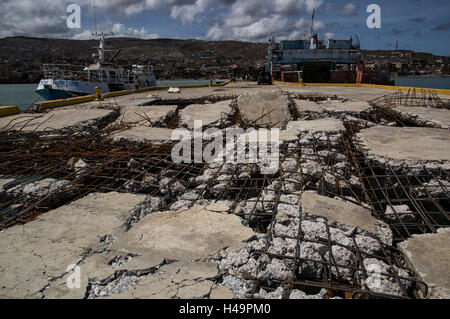 JEREMIE, Haiti. 11. Oktober 2016. Bild zur Verfügung gestellt von der Stabilisierungsmission der Vereinten Nationen in Haiti (MINUSTAH) zeigt einen Blick auf den Trümmern verursacht durch Hurrikan Matthew in Jeremie, Haiti, 11. Oktober 2016. Eine Woche nach Matthäus Angriff, wurden internationale Hilfsorganisationen, die haitianische Regierung und den Opfern verbinden Hände um Normalität wiederherzustellen und die massiven Schäden in Jeremie zu reparieren. © Logan Abassi/UN/MINUSTAH/Xinhua/Alamy Live-Nachrichten Stockfoto