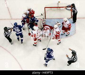 Tampa, Florida, USA. 13. Oktober 2016. DIRK SHADD | Times.Tampa Bay Lightning und die Detroit Red Wings-Spieler verwirren mit einander während der zweiten Periode Donnerstag, 13. Oktober 2016 in Tampa. © Dirk Shadd/Tampa Bay Times / ZUMA Draht/Alamy Live News Stockfoto