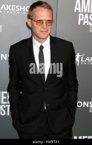 Los Angeles, CA, USA. 13. Oktober 2016. Paul Bettany im Ankunftsbereich für AMERICAN PASTORAL Premiere, Samuel Goldwyn Theater, Los Angeles, CA 13. Oktober 2016. Bildnachweis: Priscilla Grant/Everett Collection/Alamy Live-Nachrichten Stockfoto