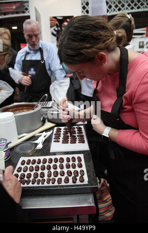 Olympia London, UK statt 14. Oktober 2016 - der Schokolade Show 2016 bei Olympia London, internationalen und lokalen Spezialisten aus der Schokoladenindustrie Showcase am Olympia London die jährliche Chocolate Show, Großbritanniens größte Schokolade Veranstaltung. Bildnachweis: Dinendra Haria/Alamy Live-Nachrichten Stockfoto