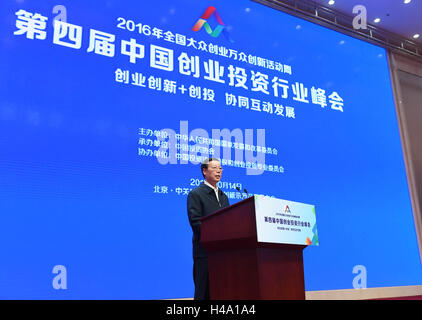 Peking, China. 14. Oktober 2016. Chinesische Vize-Premier Zhang Gaoli befasst sich mit dem 4. China Venture Capital Forum in Peking, Hauptstadt von China, 14. Oktober 2016. © Rao Aimin/Xinhua/Alamy Live-Nachrichten Stockfoto