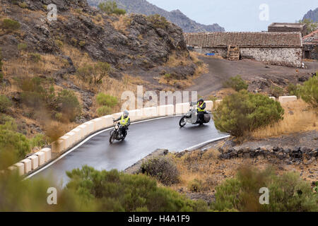 Klassische und moderne Motorräder während der ersten Tage route von Santiago del Teide über Masca und zurück.  Queens Kavalkade e Stockfoto