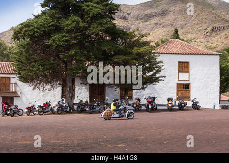 Klassische und moderne Motorräder während der ersten Tage route von Santiago del Teide über Masca und zurück.  Queens Kavalkade e Stockfoto