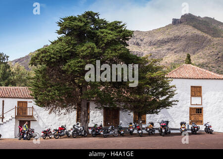 Klassische und moderne Motorräder während der ersten Tage route von Santiago del Teide über Masca und zurück.  Queens Kavalkade e Stockfoto