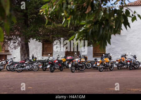 Klassische und moderne Motorräder während der ersten Tage route von Santiago del Teide über Masca und zurück.  Queens Kavalkade e Stockfoto