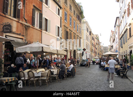 Rom, Italien. 14. Oktober 2016. Blick in den touristischen Hotspot Straße Borgo Pio, wo ein McDonald's-Restaurant eröffnet, in Rom, Italien, 14. Oktober 2016 geplant werden soll. Die geplante Eröffnung einer McDonalds Filiale ein paar Schritte vom Petersplatz entfernt Empörung nicht nur umliegenden Ladenbesitzer. Foto: LENA KLIMKEIT/Dpa/Alamy Live-Nachrichten Stockfoto