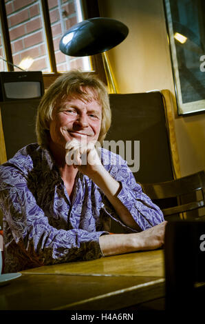 Deutschland, Hamburg, Eimsbüttel, kultige bar "Villa Im Park", Chef Kai-Jo Stockfoto